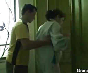 Jalang tua adalah seorang penyedut ayam yang mendapat fucked oleh wanita tua bercinta dengan orang yang tidak dikenali miang.