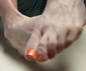 Merangkap pada video lucah kaki ibu nenek matang.