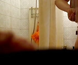 Ibu mengambil awek mega matang dalam mandi.