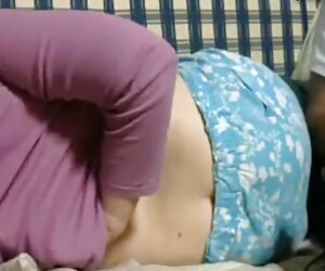 Suami India mahu wanita matang dengan buah dada besar untuk menulis isteri seksi tentang dia.