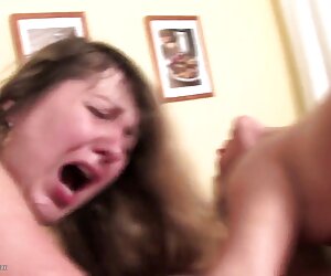 Lelaki muda mendapat nenek panas fucked oleh 3 muda dan awek matang ibu.