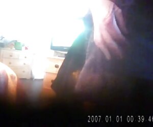 Video xxx isteri, nenek gemuk melancap pada kamera tersembunyi.