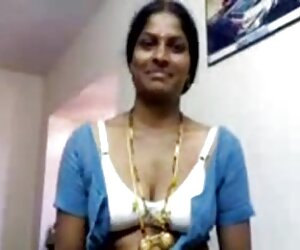 Makcik Telugu daripada Video Lesbian Matang India Selatan Menunjukkan Payudaranya kepada Pelanggan.