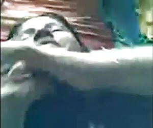 Lelaki India cuba untuk menikmati video lucah dalam talian dengan kekasih rahsianya makcik 30 tahun wanita.