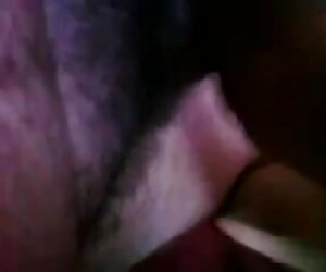 Hot india makcik menyediakan pasangannya kecil zakar dalam xxx video untuk ibu dan anak dengan blowjob.