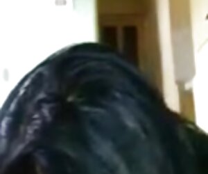 Desi bhabhi mendapat fucked, menghisap dan fucked secara percuma dalam pantat ibu dan anak lelaki.