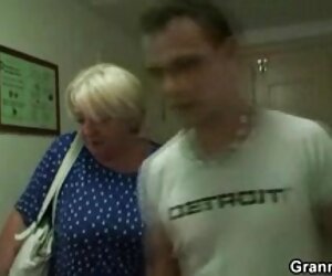Nenek, ibu muda tua meniduri anak lelaki mereka, meniduri lelaki selepas membeli-belah.