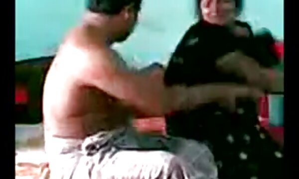 XXX India adalah pasangan yang cuba menikmati video lucah percuma wanita tua bersama ibu saudara perempuan simpanannya.