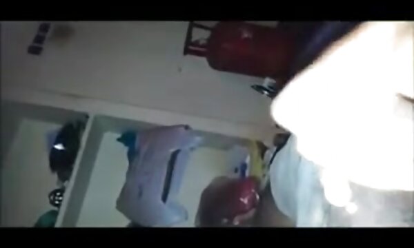 XXX Budak india selatan bogel dari chennai memamerkan tubuh lelaki tua, video lucah isterinya.