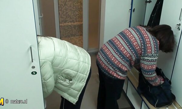 XXX Wanita matang berehat di sauna, video wanita matang.